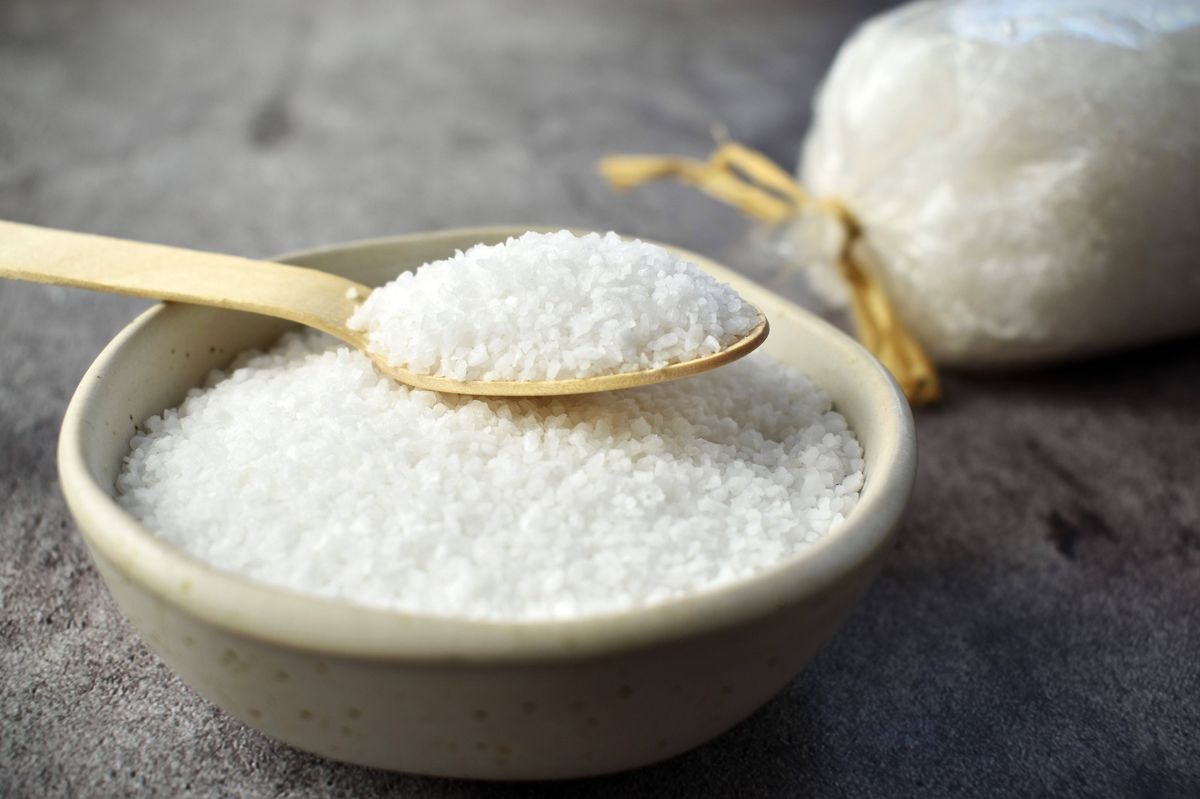 5 lý do vì sao nên đặt 1 bát muối trong góc nhà - Ảnh 1.
