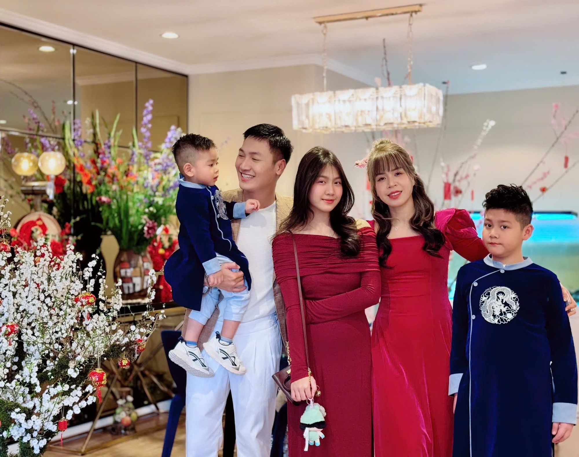 Nam nghệ sĩ nổi đ&igrave;nh đ&aacute;m bất ngờ rời th&agrave;nh phố về Hưng Y&ecirc;n sống- Ảnh 4.