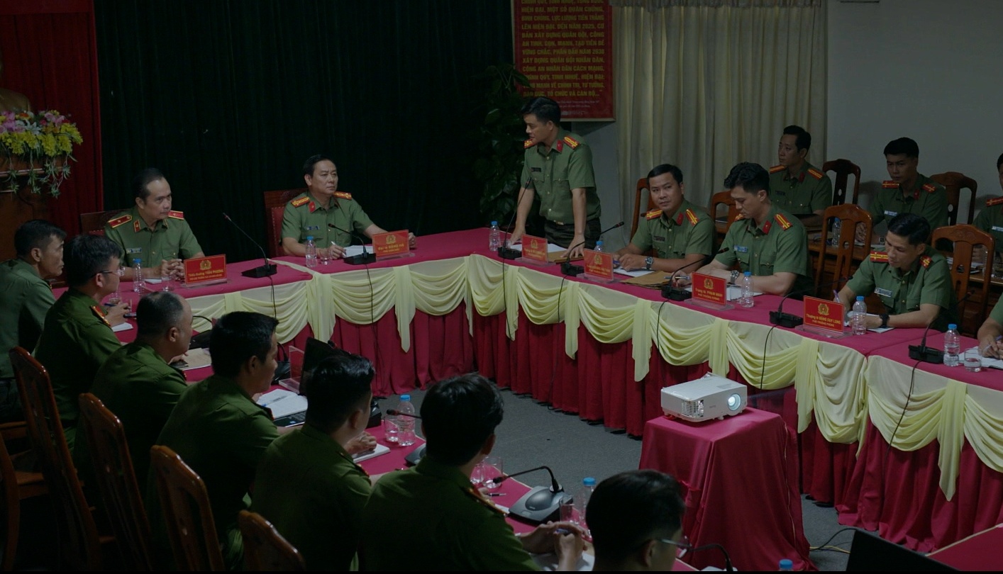 Phim kể về những chiến sĩ c&ocirc;ng an T&acirc;y Nguy&ecirc;n l&ecirc;n s&oacute;ng giờ v&agrave;ng VTV- Ảnh 5.