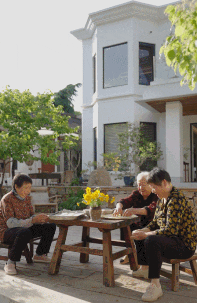 B&aacute;n căn hộ ở th&agrave;nh phố để về qu&ecirc; cải tạo nh&agrave; tổ rộng gần 1.000m&sup2;: Gia đ&igrave;nh 3 thế hệ t&igrave;m thấy cuộc sống b&igrave;nh y&ecirc;n sau c&aacute;nh cổng cũ- Ảnh 20.