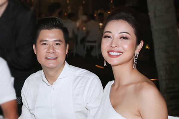 Đằng sau chuyện hoa hậu Jennifer Phạm chủ động nhắn tin cho chồng cũ sang Mỹ - Ảnh 2.