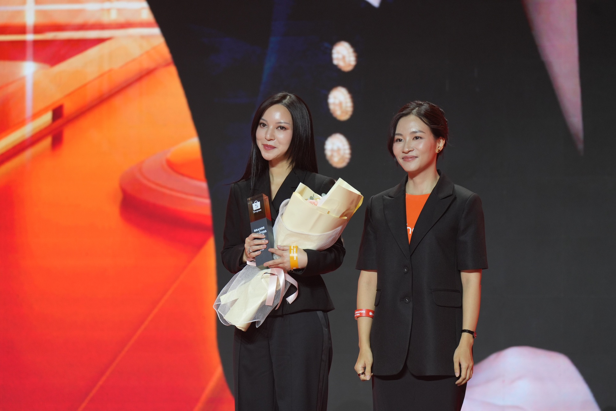 Shopee vinh danh Hannah Olala là Best Premium Livestream Star năm thứ ba liên tiếp - Ảnh 1. Shopee vinh danh Hannah Olala là Best Premium Livestream Star năm thứ ba liên tiếp - Ảnh 1.