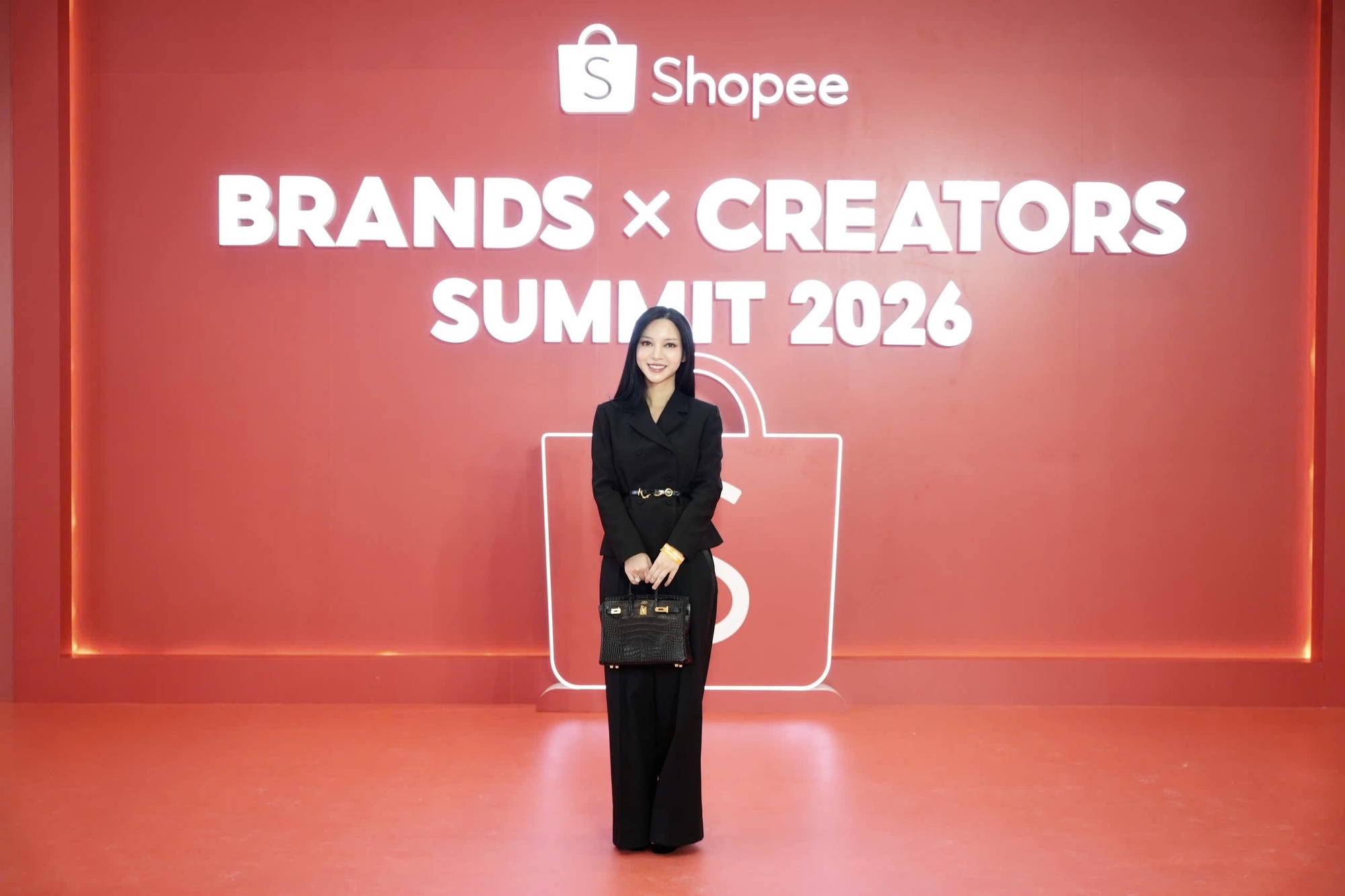 Shopee vinh danh Hannah Olala là Best Premium Livestream Star năm thứ ba liên tiếp - Ảnh 3. Shopee vinh danh Hannah Olala là Best Premium Livestream Star năm thứ ba liên tiếp - Ảnh 3.