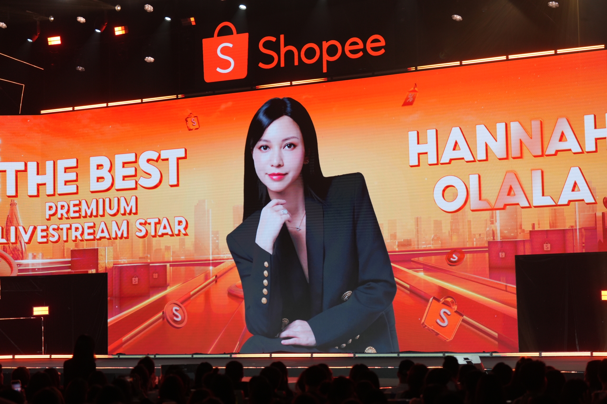 Shopee vinh danh Hannah Olala là Best Premium Livestream Star năm thứ ba liên tiếp - Ảnh 4. Shopee vinh danh Hannah Olala là Best Premium Livestream Star năm thứ ba liên tiếp - Ảnh 4.