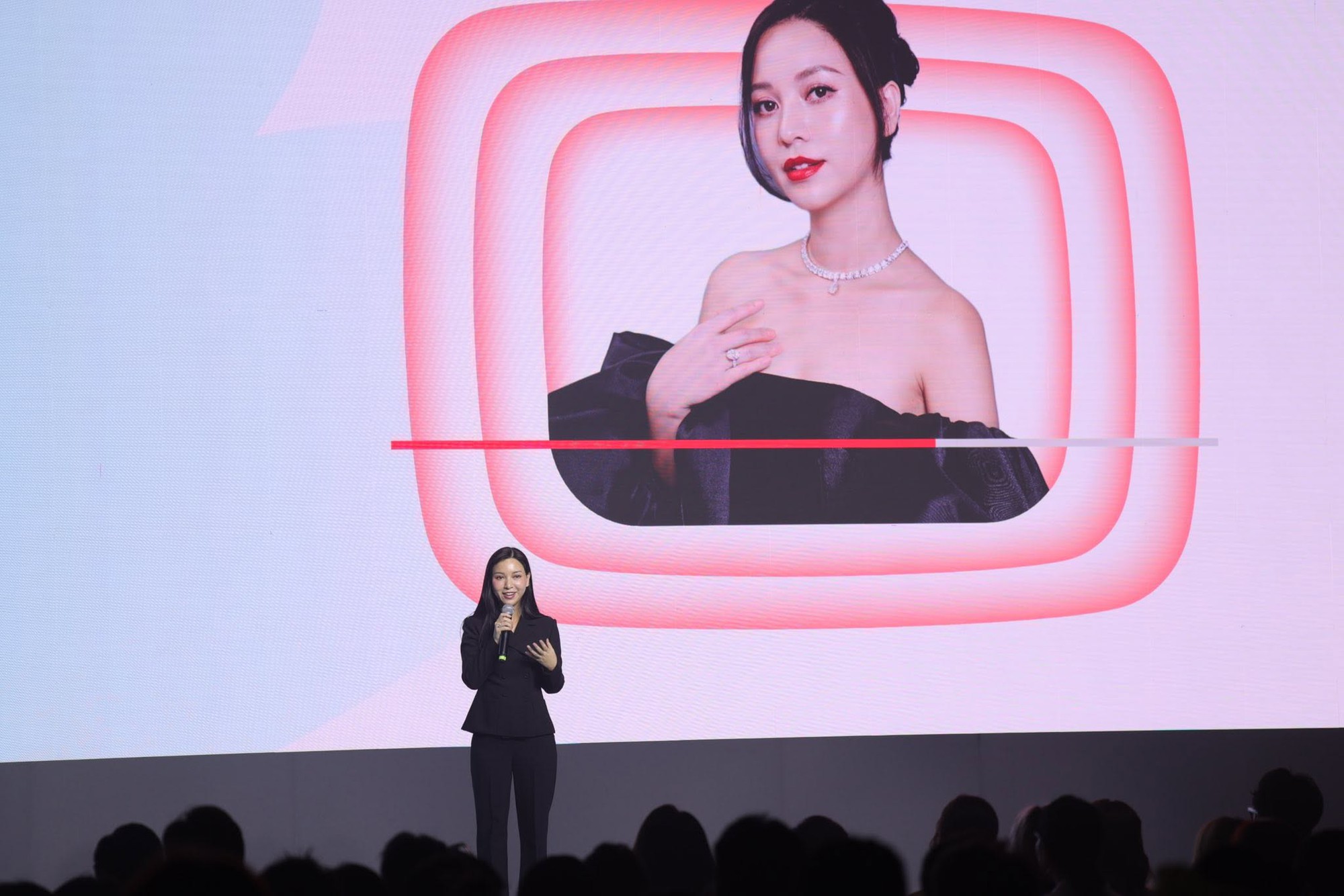 Shopee vinh danh Hannah Olala là Best Premium Livestream Star năm thứ ba liên tiếp - Ảnh 5. Shopee vinh danh Hannah Olala là Best Premium Livestream Star năm thứ ba liên tiếp - Ảnh 5.