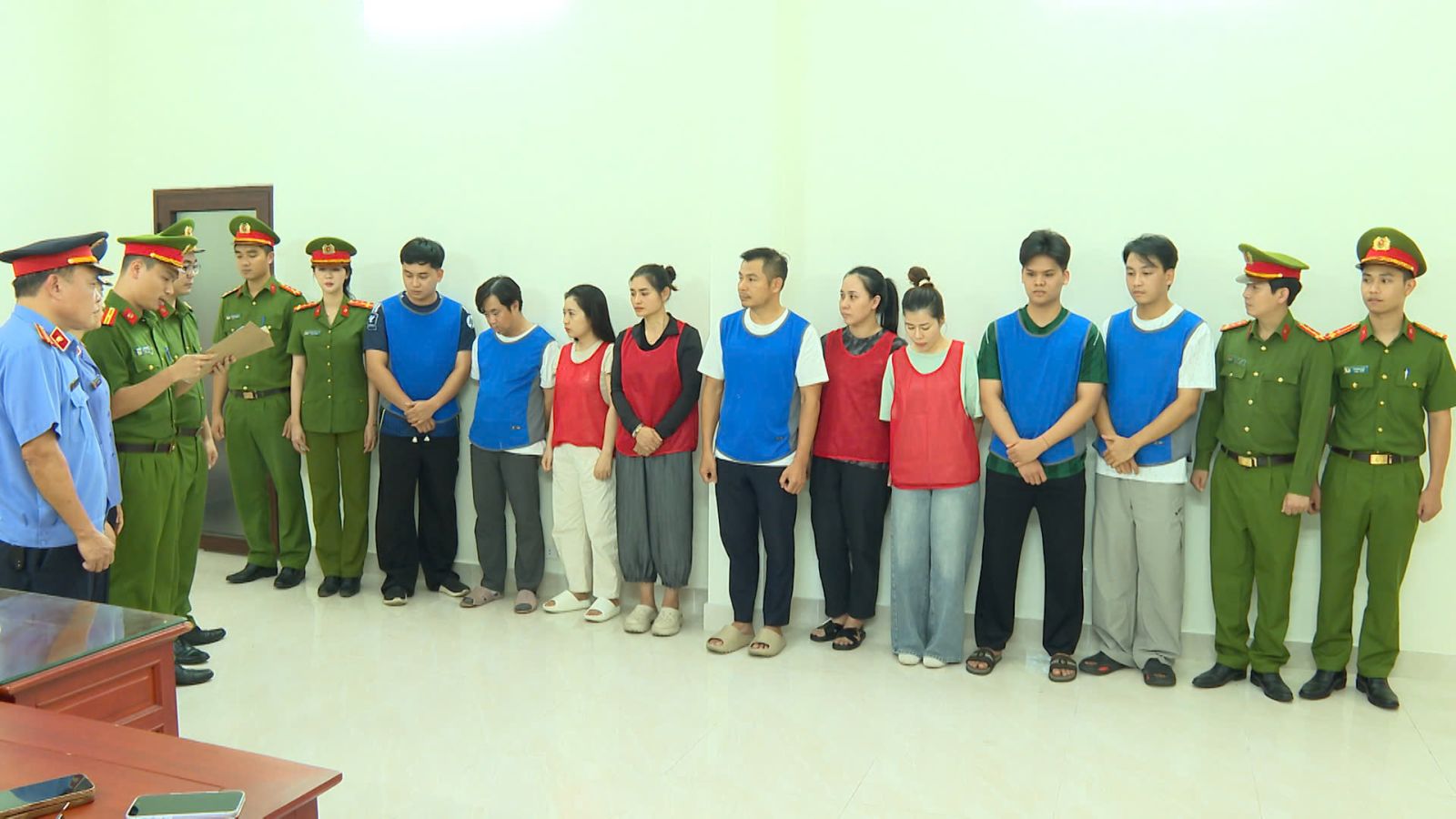 Đường d&acirc;y bu&ocirc;n lậu 28.000 vi&ecirc;n kim cương: Lộ thủ đoạn tinh vi của Gi&aacute;m đốc PNJ-LAP Đặng Ngọc Thảo - Ảnh 2.