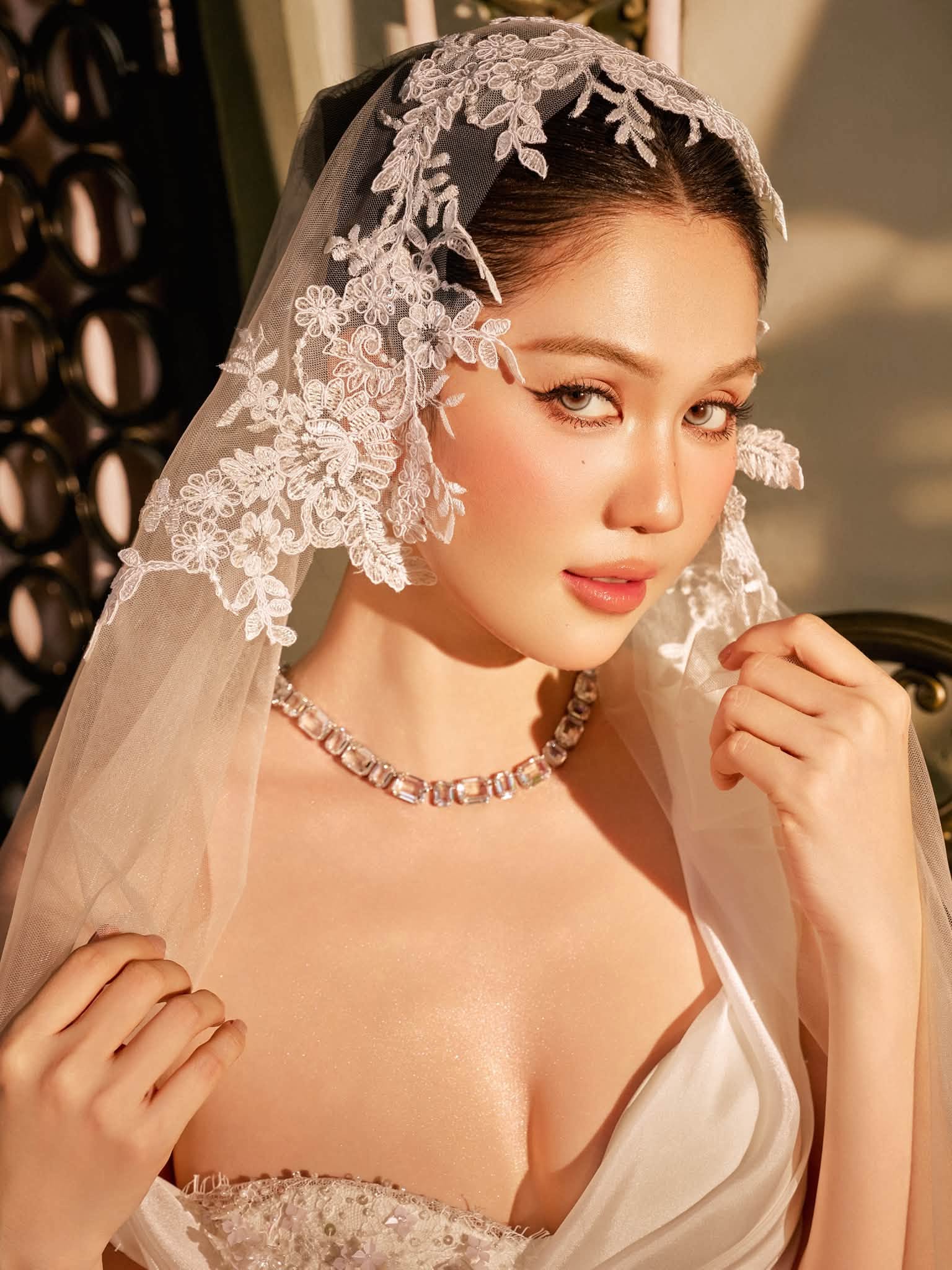 "Nữ ho&agrave;ng nội y" Ngọc Trinh mặc v&aacute;y cưới: "Cuối c&ugrave;ng mọi cố gắng rồi cũng được đền đ&aacute;p" - Ảnh 4.