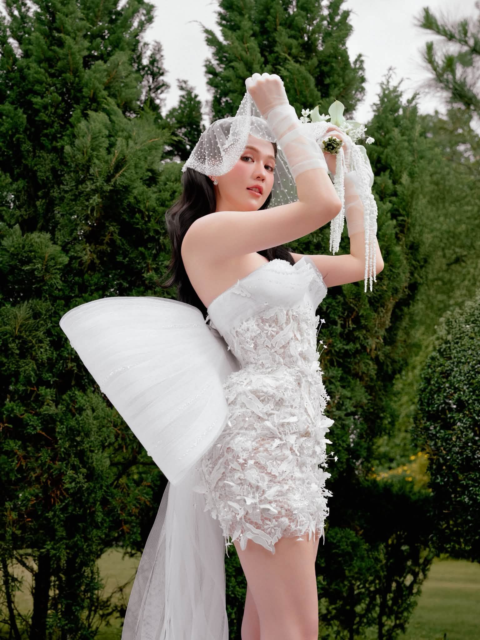"Nữ ho&agrave;ng nội y" Ngọc Trinh mặc v&aacute;y cưới: "Cuối c&ugrave;ng mọi cố gắng rồi cũng được đền đ&aacute;p" - Ảnh 6.