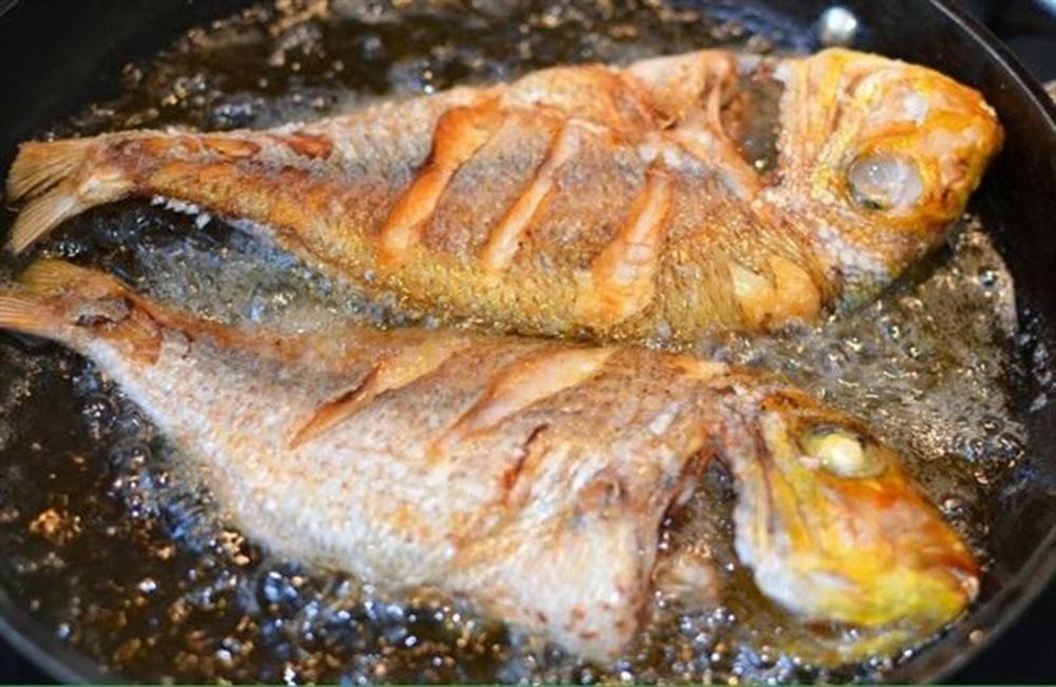 B&iacute; quyết chi&ecirc;n c&aacute; gi&ograve;n l&acirc;u kh&ocirc;ng bắn dầu - Ảnh 1.