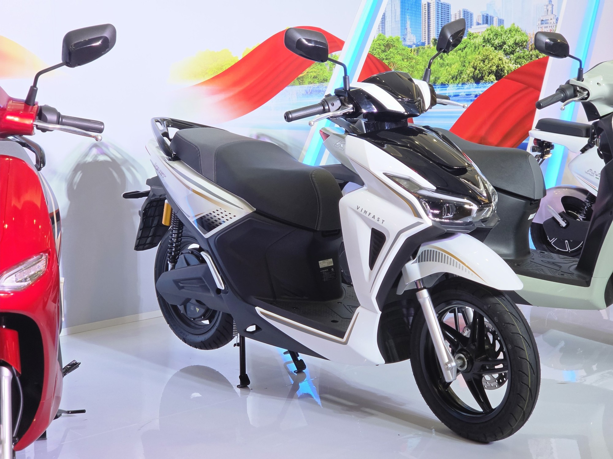 Bộ đôi VinFast Kyo và Kinet chốt giá khởi điểm 30 triệu và 40 triệu đồng, miễn phí đổi pin đến 2028 - Ảnh 2. Bộ đôi VinFast Kyo và Kinet chốt giá khởi điểm 30 triệu và 40 triệu đồng, miễn phí đổi pin đến 2028 - Ảnh 2.