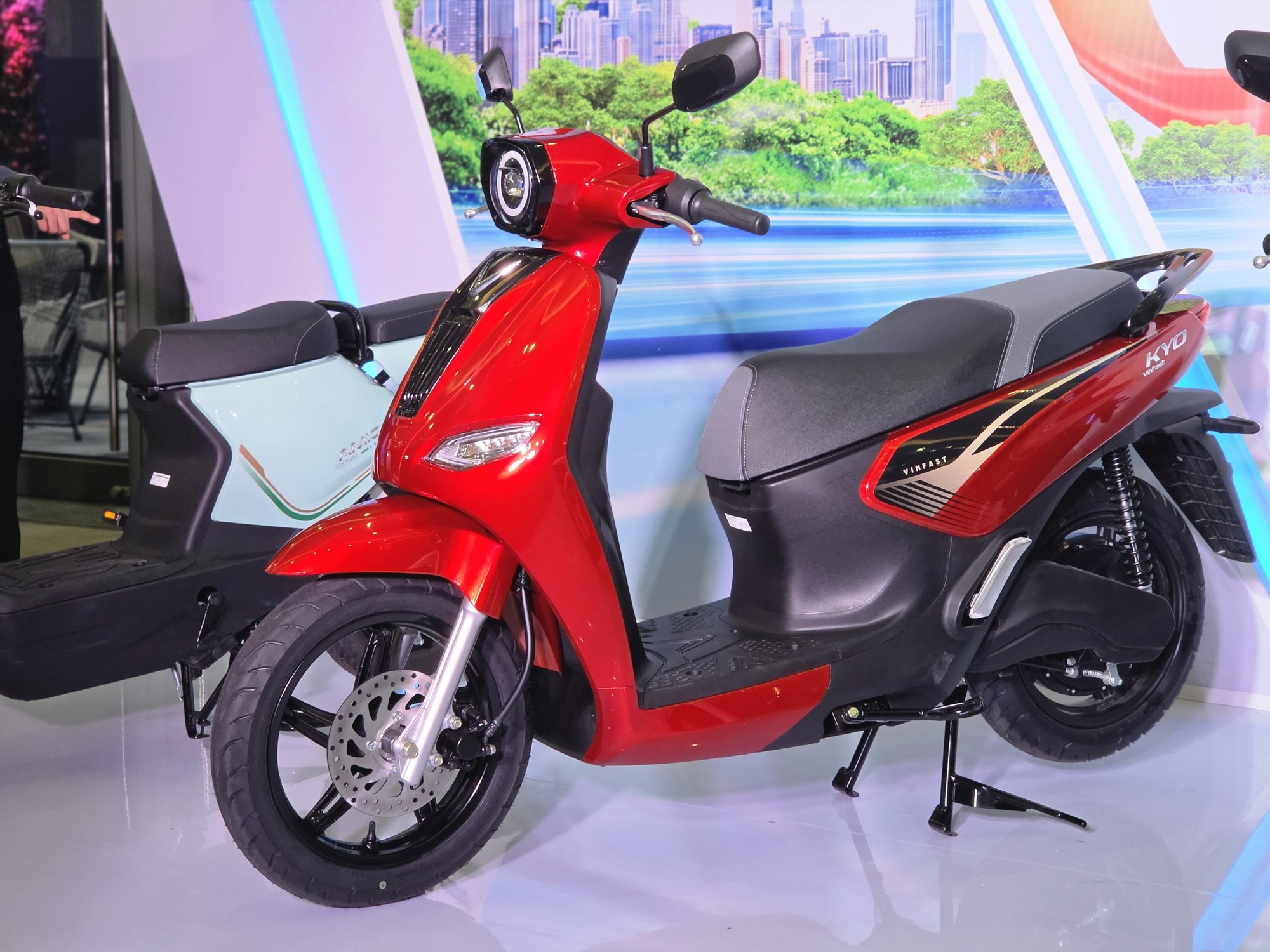 Bộ đôi VinFast Kyo và Kinet chốt giá khởi điểm 30 triệu và 40 triệu đồng, miễn phí đổi pin đến 2028 - Ảnh 3. Bộ đôi VinFast Kyo và Kinet chốt giá khởi điểm 30 triệu và 40 triệu đồng, miễn phí đổi pin đến 2028 - Ảnh 3.