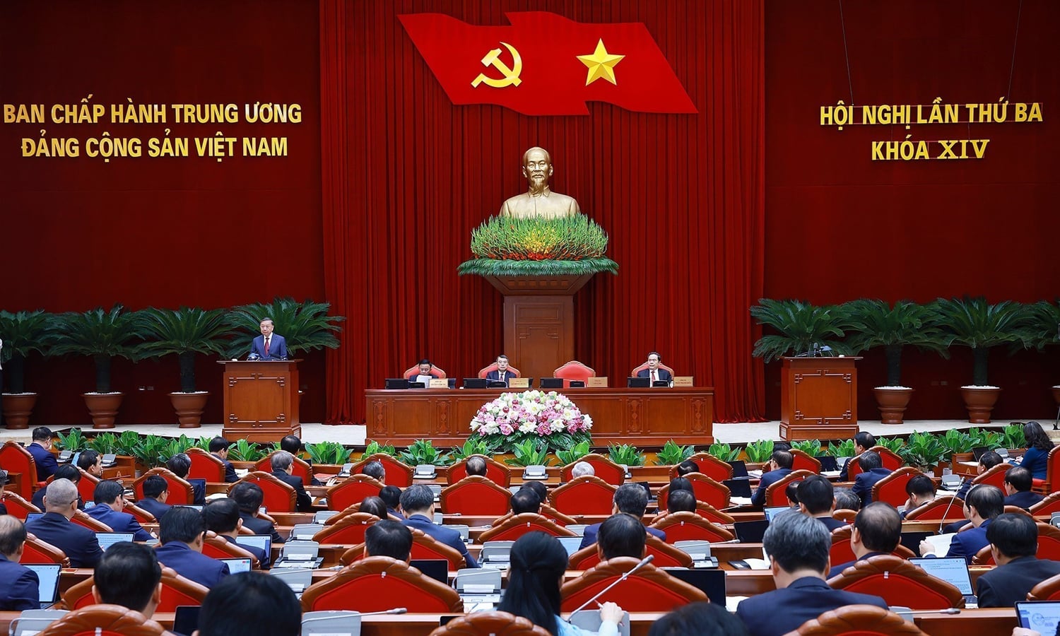 Nguy&ecirc;n B&iacute; thư tỉnh ủy Bắc Giang B&ugrave;i Văn Hải bị c&aacute;ch chức Trong năm 2026 - Ảnh 1.