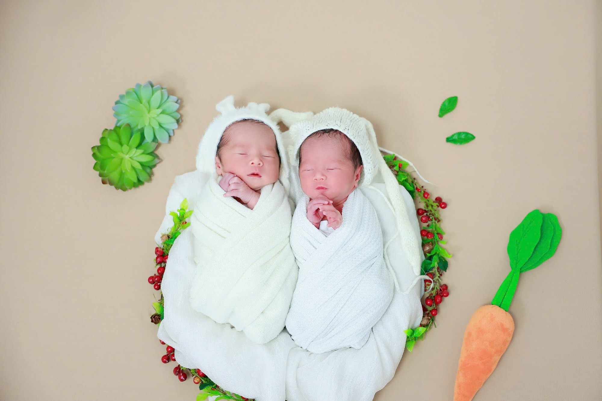 Sau hơn 1 năm vắng bóng, Lương Nguyệt Anh tái xuất với loạt tin vui: Làm mẹ cặp song sinh, thăng quân hàm Thiếu tá - Ảnh 2. Sau hơn 1 năm vắng bóng, Lương Nguyệt Anh tái xuất với loạt tin vui: Làm mẹ cặp song sinh, thăng quân hàm Thiếu tá - Ảnh 2.