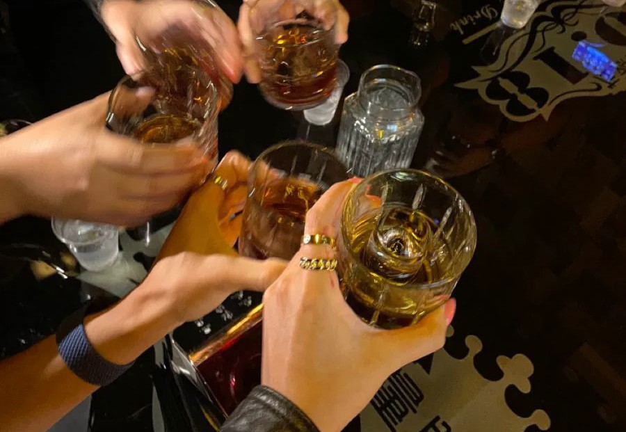 C&agrave;ng nắng n&oacute;ng c&agrave;ng dễ xảy ra đột quỵ! B&aacute;c sĩ nhắc: Tr&aacute;nh uống 3 thứ, ăn &iacute;t 3 m&oacute;n, nhớ l&agrave;m 2 việc - Ảnh 2.
