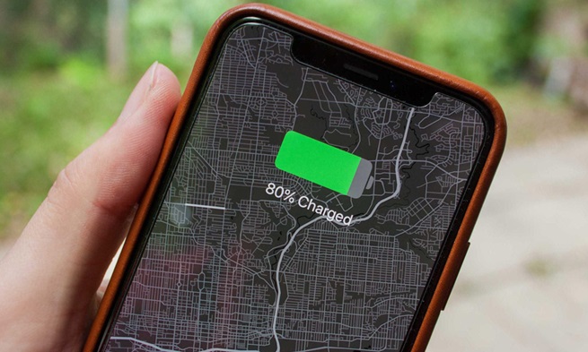 4 Th&oacute;i quen sạc pin t&agrave;n ph&aacute; iPhone nhanh ch&oacute;ng m&agrave; bạn cần tr&aacute;nh ngay - Ảnh 2.