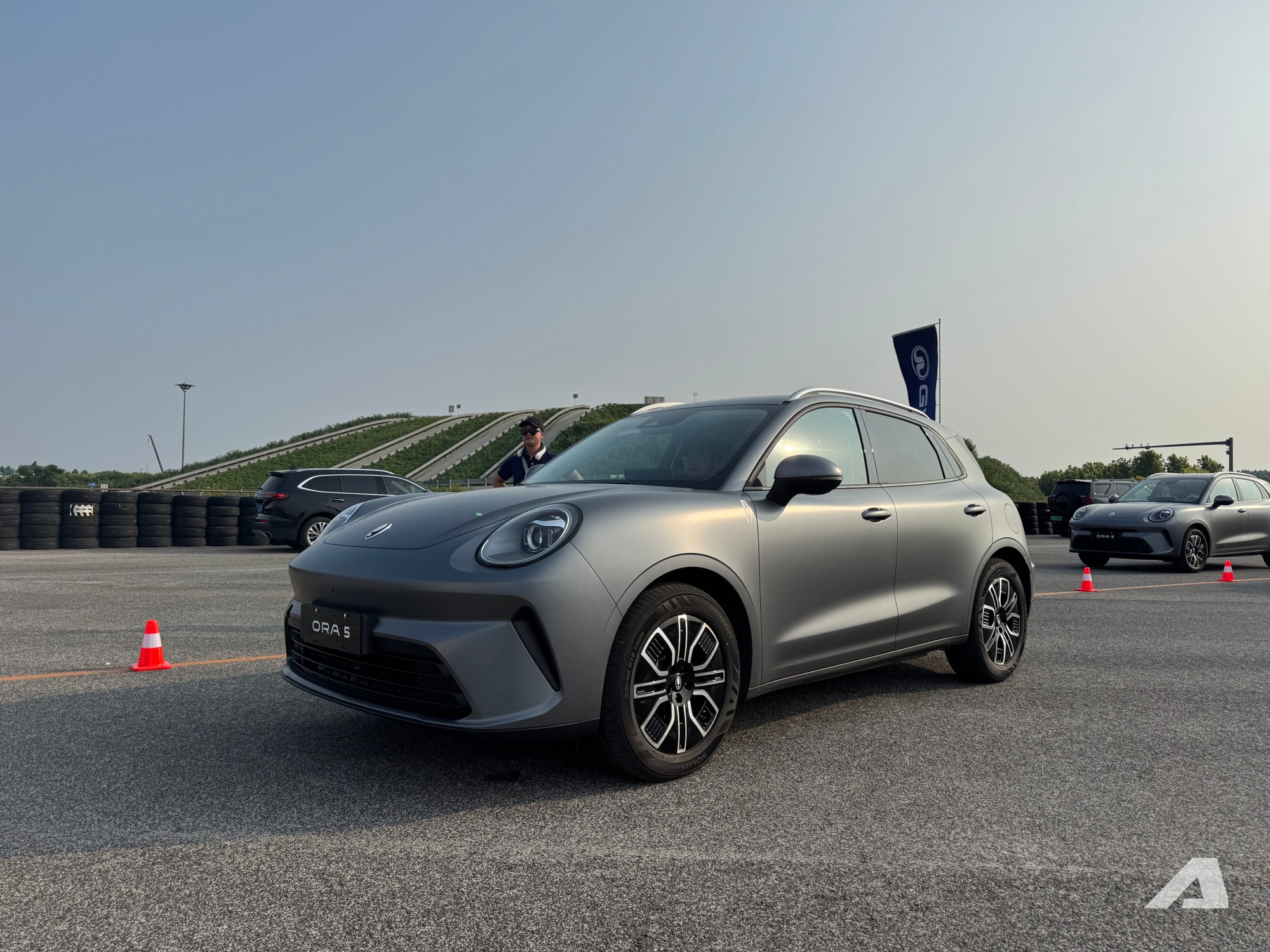 Sờ tận tay GWM ORA 5 được lên lịch về Việt Nam: Đầu điệu như Porsche, ngang cỡ CX-5, máy hybrid, dễ được miễn thuế nhập khẩu - Ảnh 2.