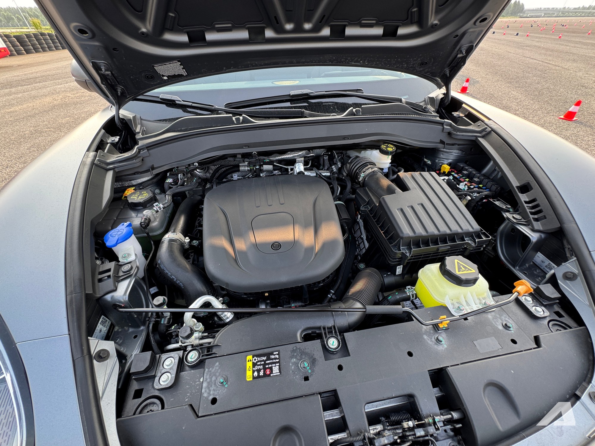 Sờ tận tay GWM ORA 5 được lên lịch về Việt Nam: Đầu điệu như Porsche, ngang cỡ CX-5, máy hybrid, dễ được miễn thuế nhập khẩu - Ảnh 16.