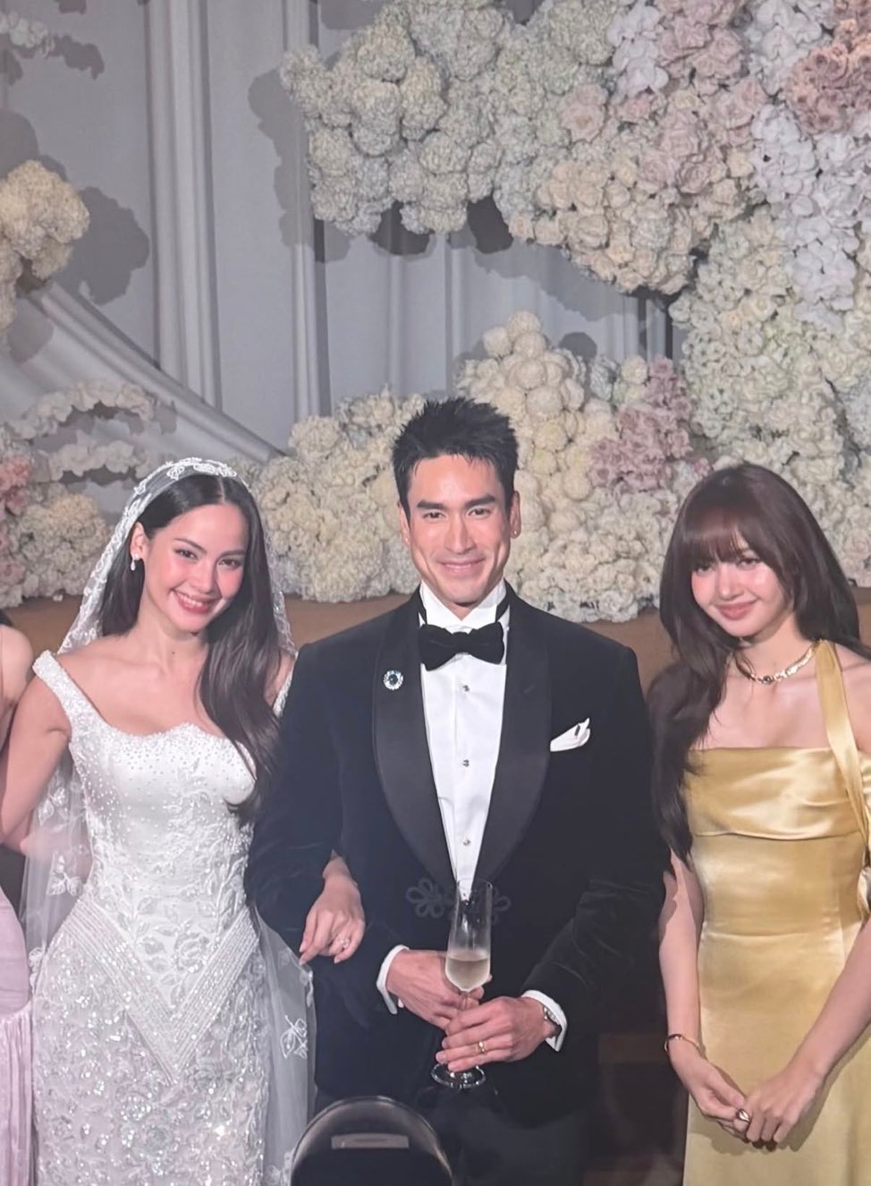 Baifern bị sao nam x&ocirc; ng&atilde; lăn quay ra đất, d&agrave;n sao hạng A loạn như "ong vỡ tổ"- Ảnh 6.
