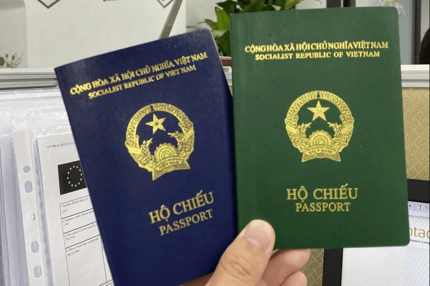 Lời khuy&ecirc;n cho c&ocirc;ng d&acirc;n d&ugrave;ng hộ chiếu cũ chưa gắn chip năm 2026 - Ảnh 1.