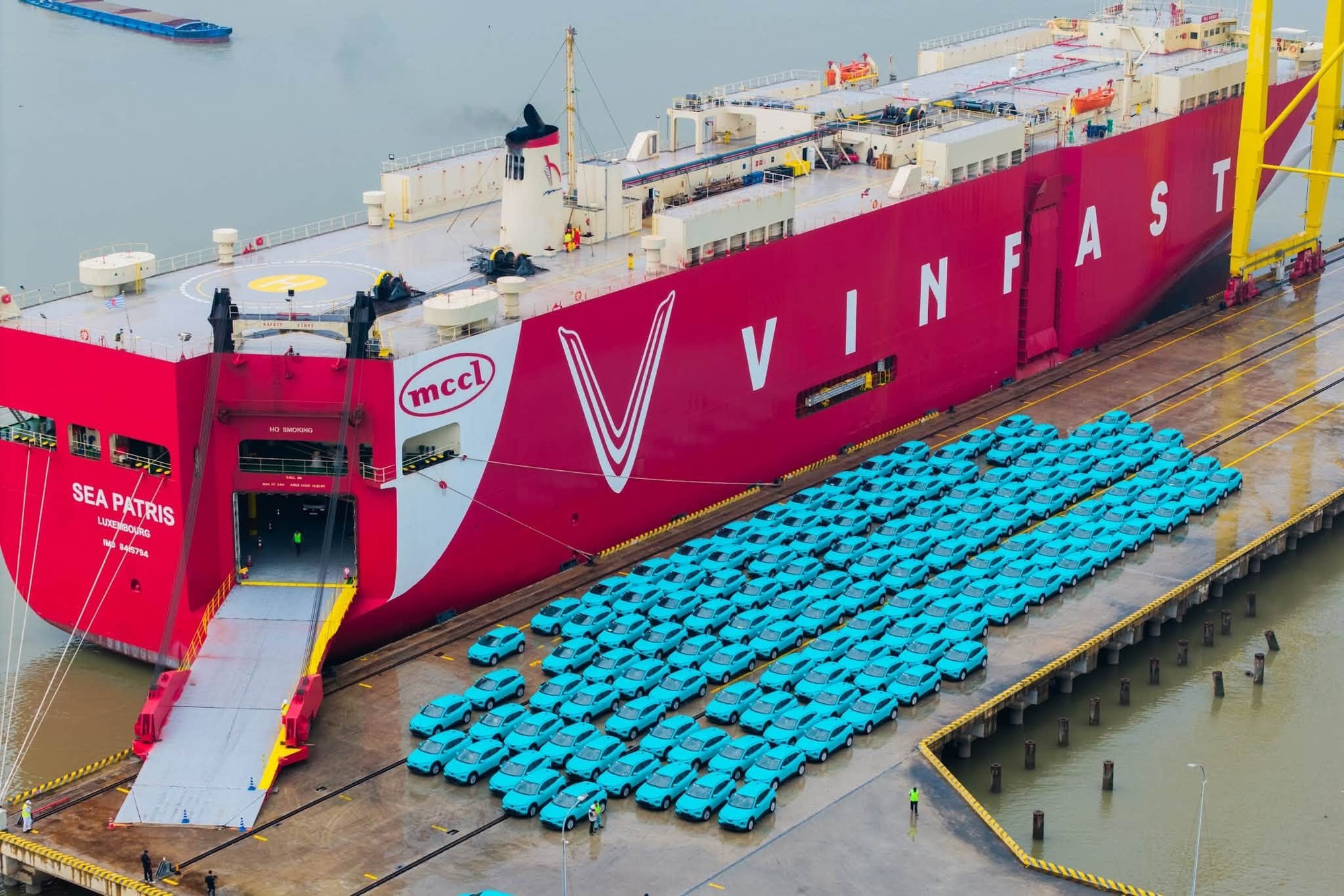 Gần 1.500 xe VinFast VF 6 Green SM l&ecirc;n đường - Ảnh 2.