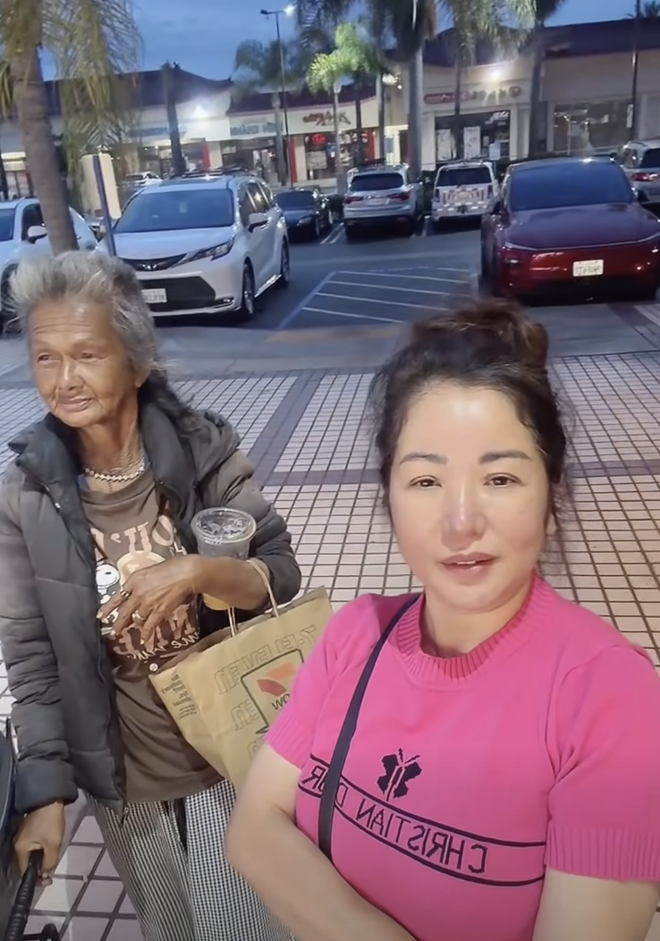 Nữ ca sĩ đ&igrave;nh đ&aacute;m một thời nay ho&aacute; đi&ecirc;n sống lang thang ở Mỹ, nghe nguy&ecirc;n nh&acirc;n m&agrave; x&oacute;t xa - Ảnh 2.