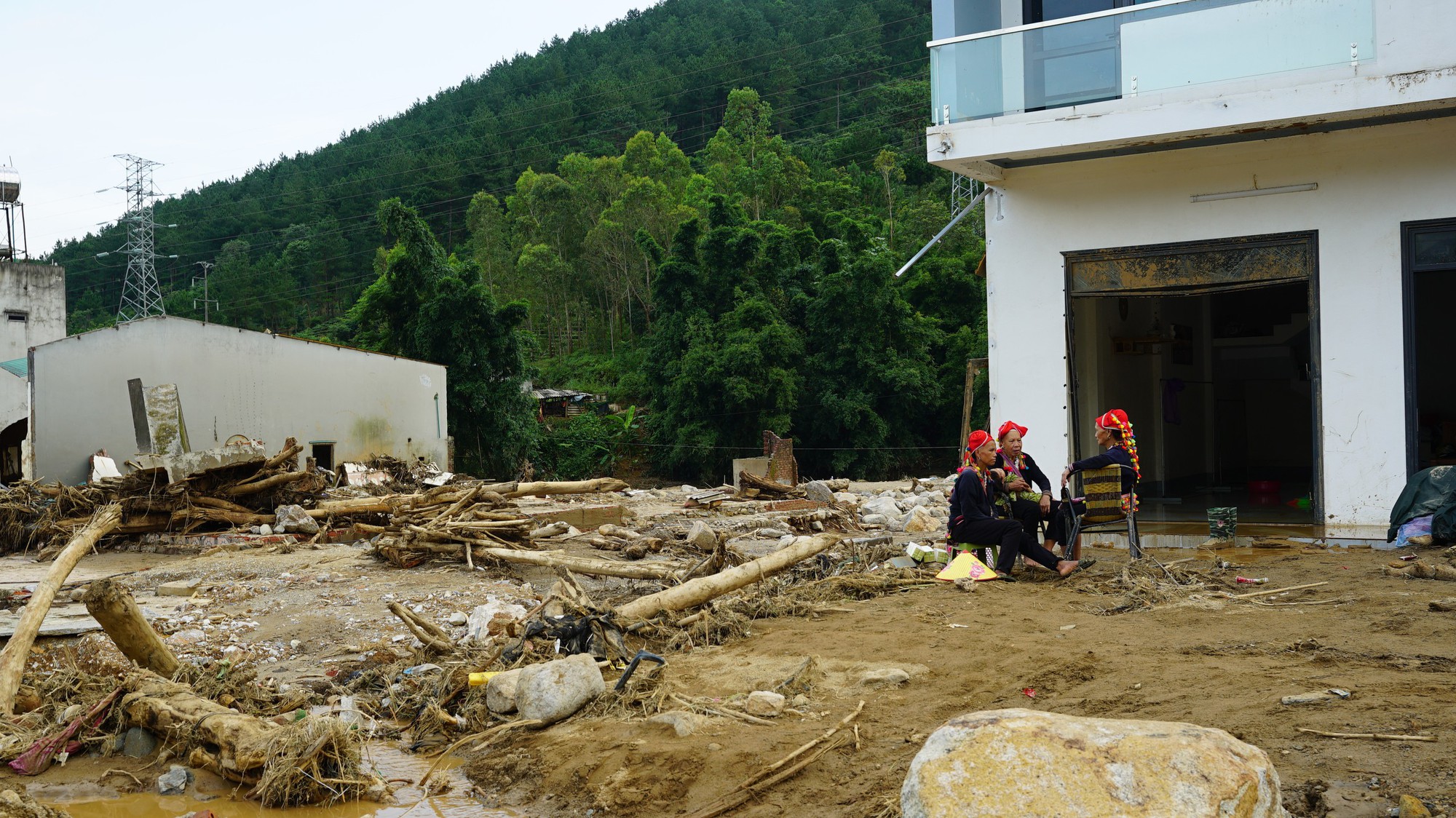 Lũ quét bản Chít 2026: Người dân trở về giữa đống đổ nát , mất hết tài sản - Ảnh 12. Lũ quét bản Chít 2026: Người dân trở về giữa đống đổ nát , mất hết tài sản - Ảnh 12.