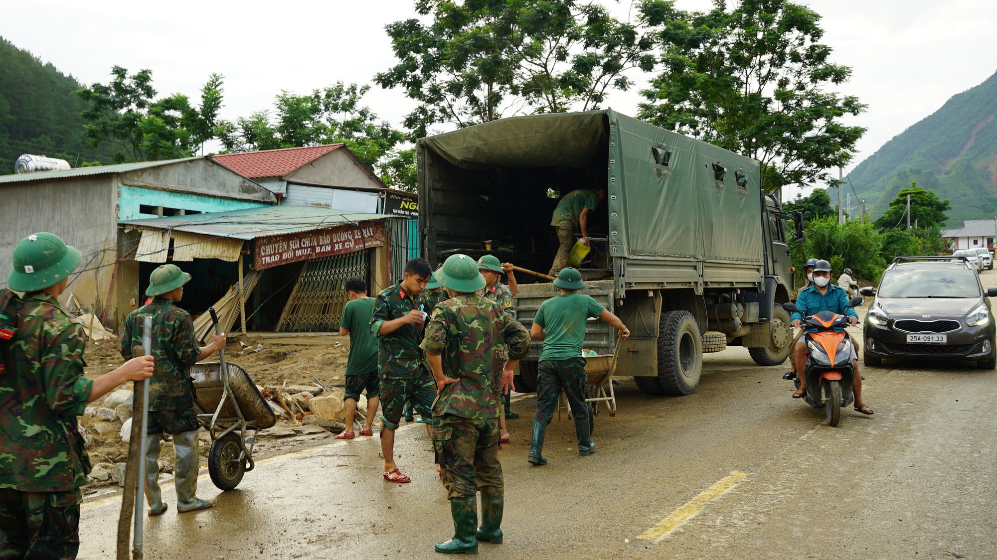 Lũ quét bản Chít 2026: Người dân trở về giữa đống đổ nát , mất hết tài sản - Ảnh 6. Lũ quét bản Chít 2026: Người dân trở về giữa đống đổ nát , mất hết tài sản - Ảnh 6.