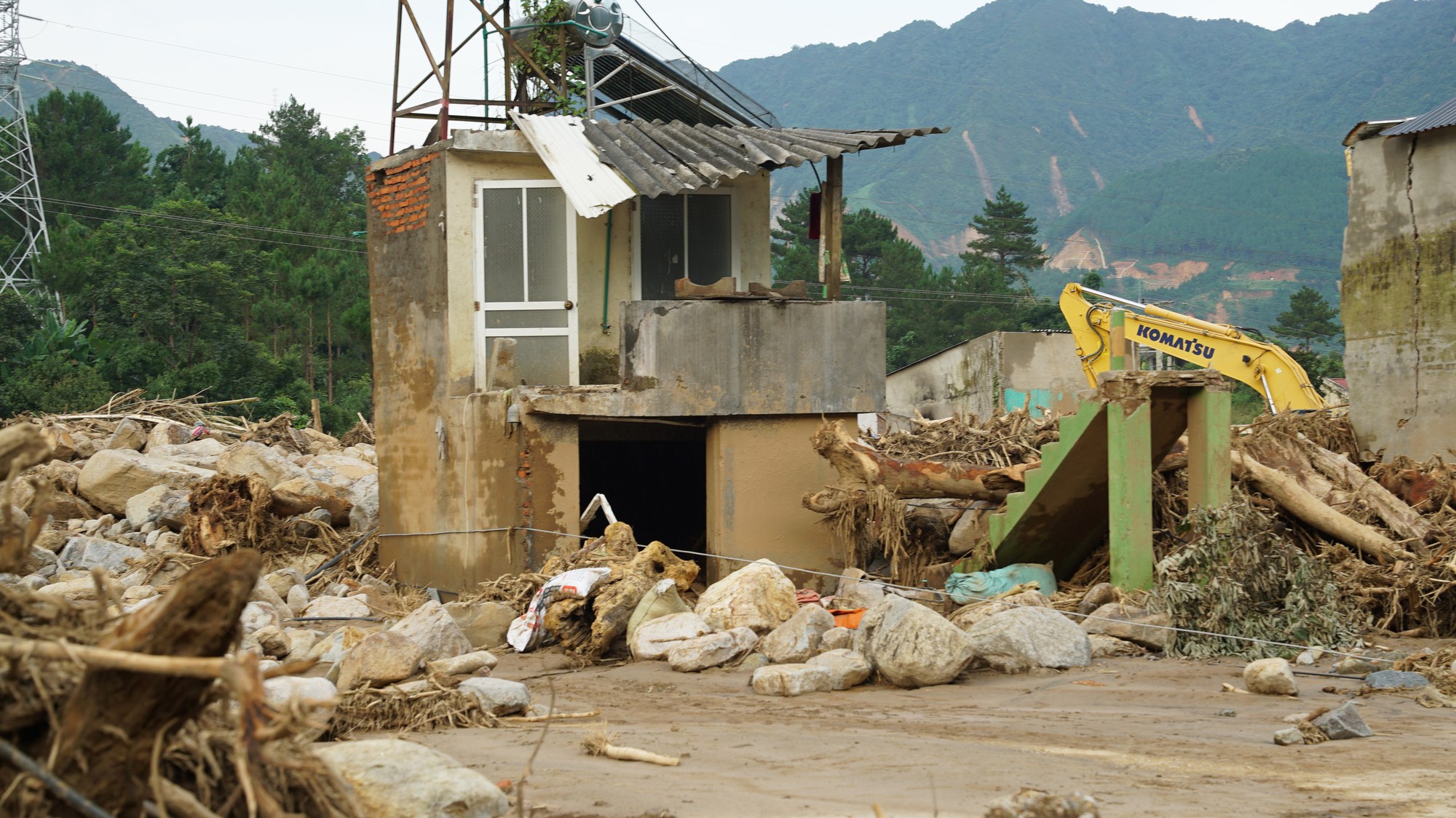 Lũ quét bản Chít 2026: Người dân trở về giữa đống đổ nát , mất hết tài sản - Ảnh 16. Lũ quét bản Chít 2026: Người dân trở về giữa đống đổ nát , mất hết tài sản - Ảnh 16.