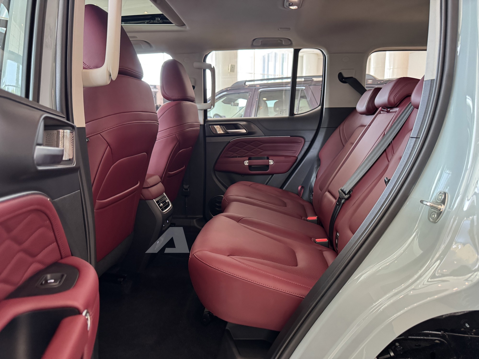 Sang Trung Quốc soi SUV Tank 300 2026 vừa ra mắt: Nâng cấp nhẹ nhưng có thêm công nghệ đáng giá, 'sáng cửa' về Việt Nam với tùy chọn máy dầu - Ảnh 6.