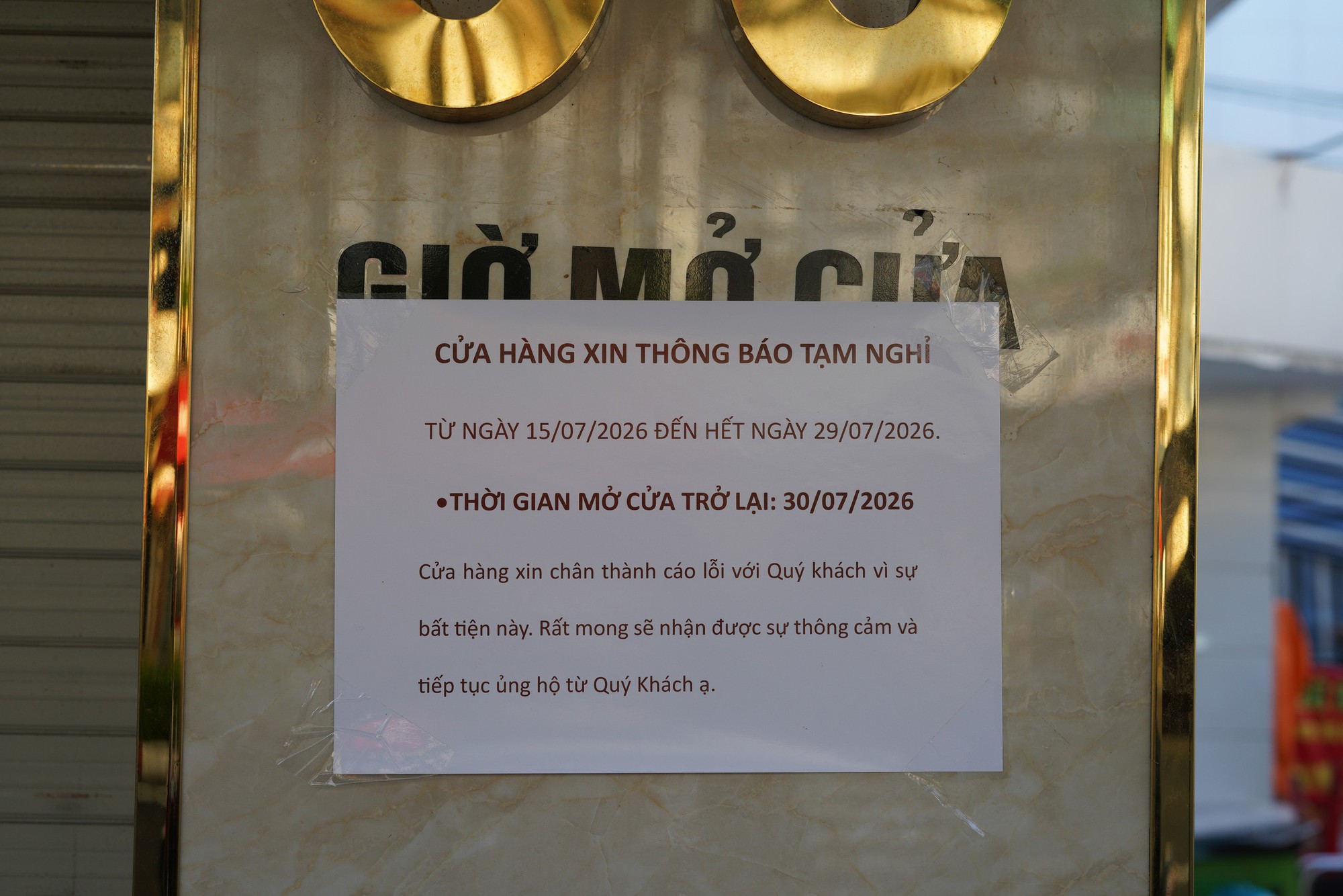 Ảnh: Hàng loạt cửa hàng kinh doanh kim cương tại TP.HCM đồng loạt tạm ngừng hoạt động- Ảnh 7.