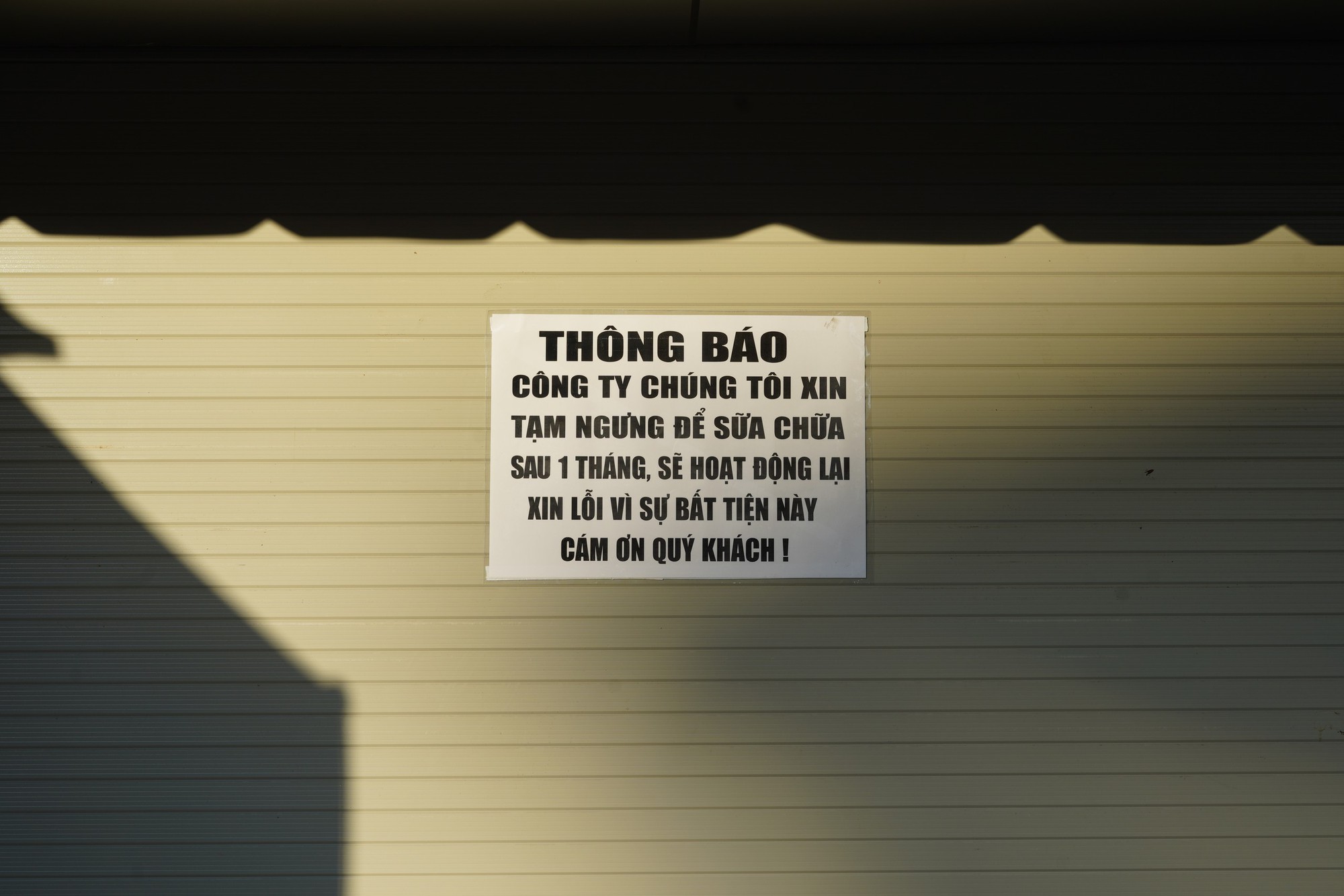 Ảnh: Hàng loạt cửa hàng kinh doanh kim cương tại TP.HCM đồng loạt tạm ngừng hoạt động- Ảnh 6.