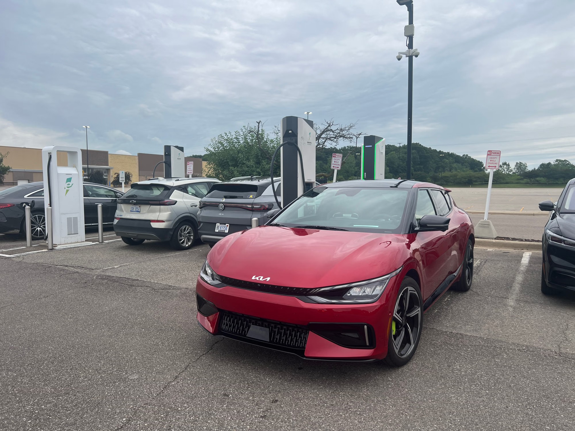 Test gần 10.000 ô tô điện tới 100.000km: Pin xe Kia, Hyundai ‘trâu bò’ nhất, rất nhiều mẫu xe châu Âu còn dung lượng trên 90% - Ảnh 1.