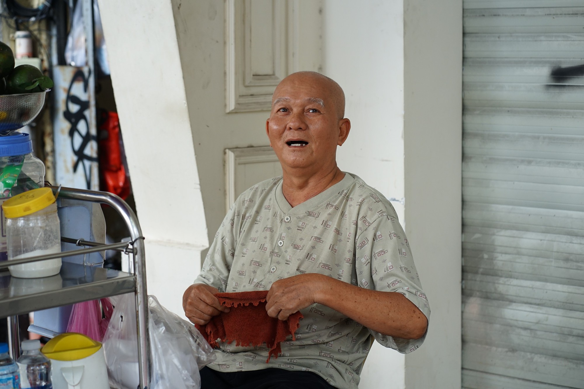 Ảnh: Hàng loạt cửa hàng kinh doanh kim cương tại TP.HCM đồng loạt tạm ngừng hoạt động- Ảnh 8.