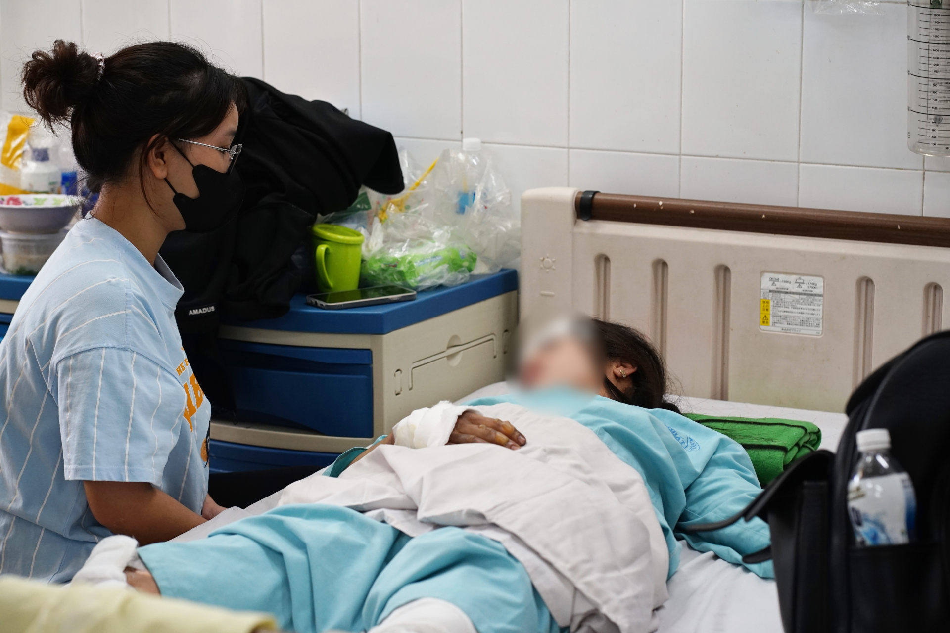 Lời kể nghẹn l&ograve;ng của đ&ocirc;i vợ chồng sống s&oacute;t sau vụ ch&aacute;y xe kh&aacute;ch: Liều mạng đưa 2 con nhỏ lao qua biển lửa v&igrave; chỉ c&oacute; 1 lối tho&aacute;t duy nhất- Ảnh 3.