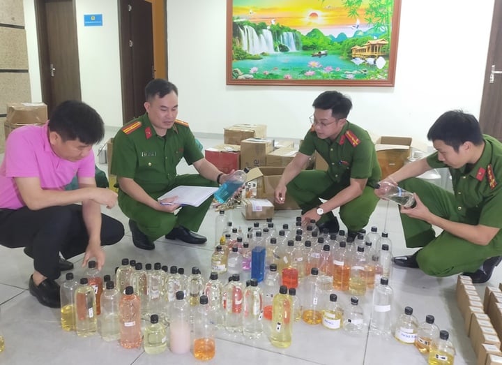Ph&aacute;t hiện đường d&acirc;y sản xuất h&agrave;ng giả tại Thanh H&oacute;a , khởi tố 13 đối tượng vi phạm - Ảnh 2.