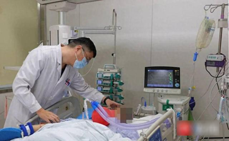 Người đ&agrave;n &ocirc;ng suy gan cấp t&iacute;nh su&yacute;t chết sau khi ăn dưa chuột, b&aacute;c sĩ cảnh b&aacute;o 1 thứ "độc gấp 6 lần asen" c&oacute; trong nhiều loại rau quả m&ugrave;a h&egrave; - Ảnh 1.