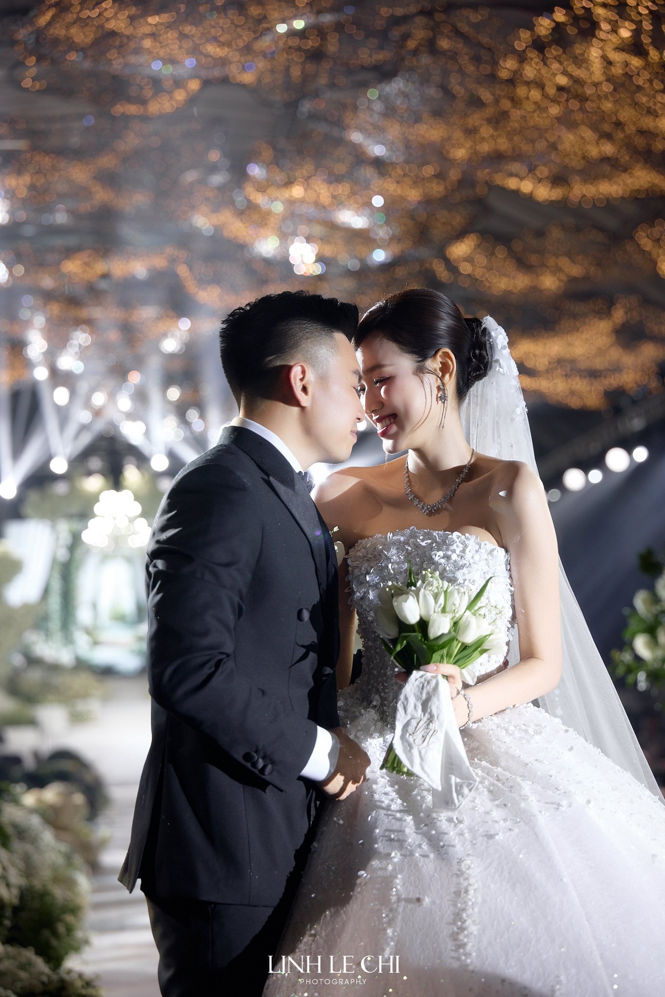 Cặp đ&ocirc;i "ch&acirc;n d&agrave;i - đại gia" nổi tiếng cả nước: Từng c&oacute; người muốn ph&aacute; đ&aacute;m cưới, 1 năm sau h&ocirc;n nh&acirc;n thế n&agrave;o?- Ảnh 3.