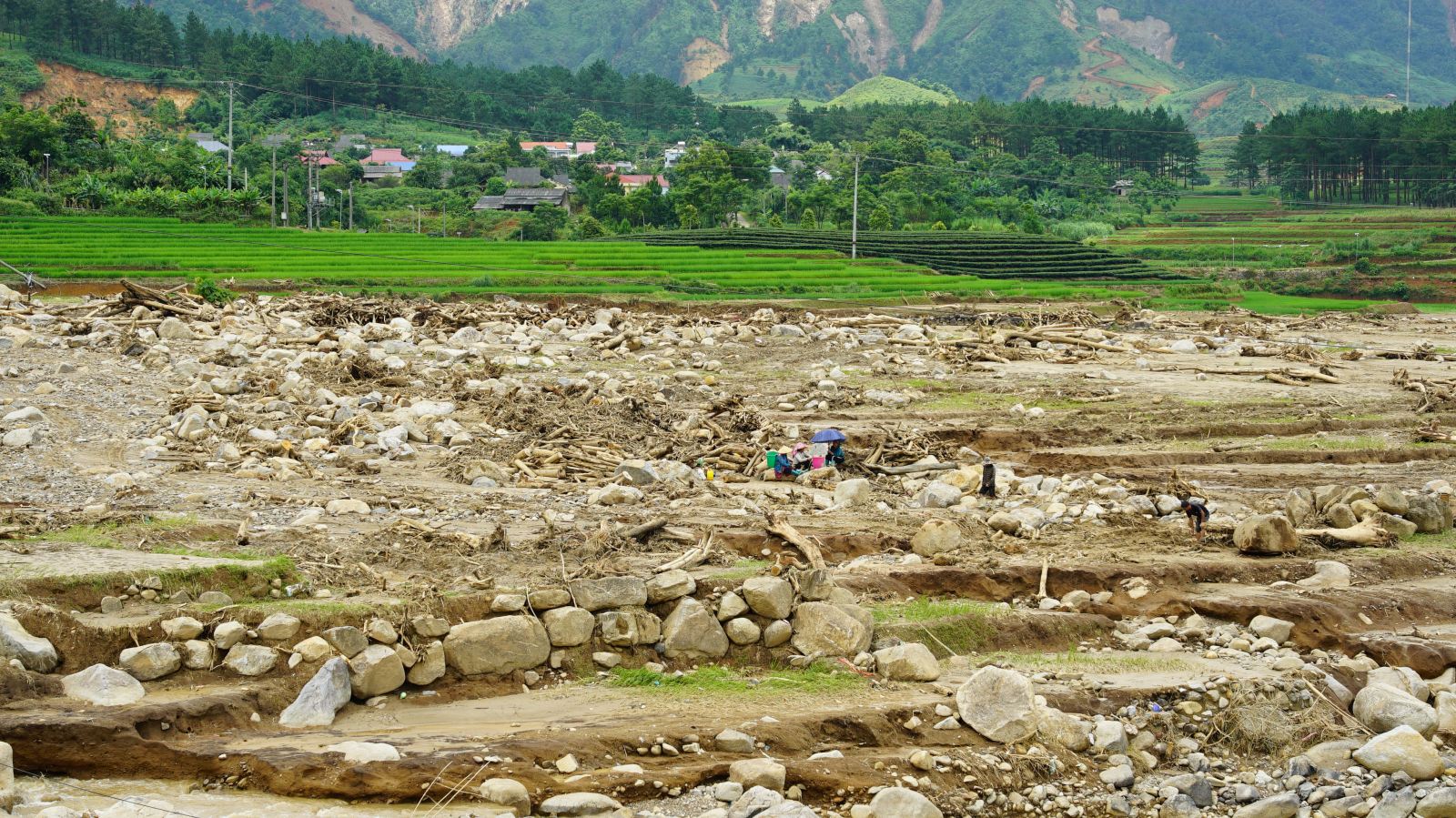 Mường Than sau lũ qu&eacute;t 2026: Cuộc sống hồi sinh v&agrave; K&yacute; ức đau thương - Ảnh 3.