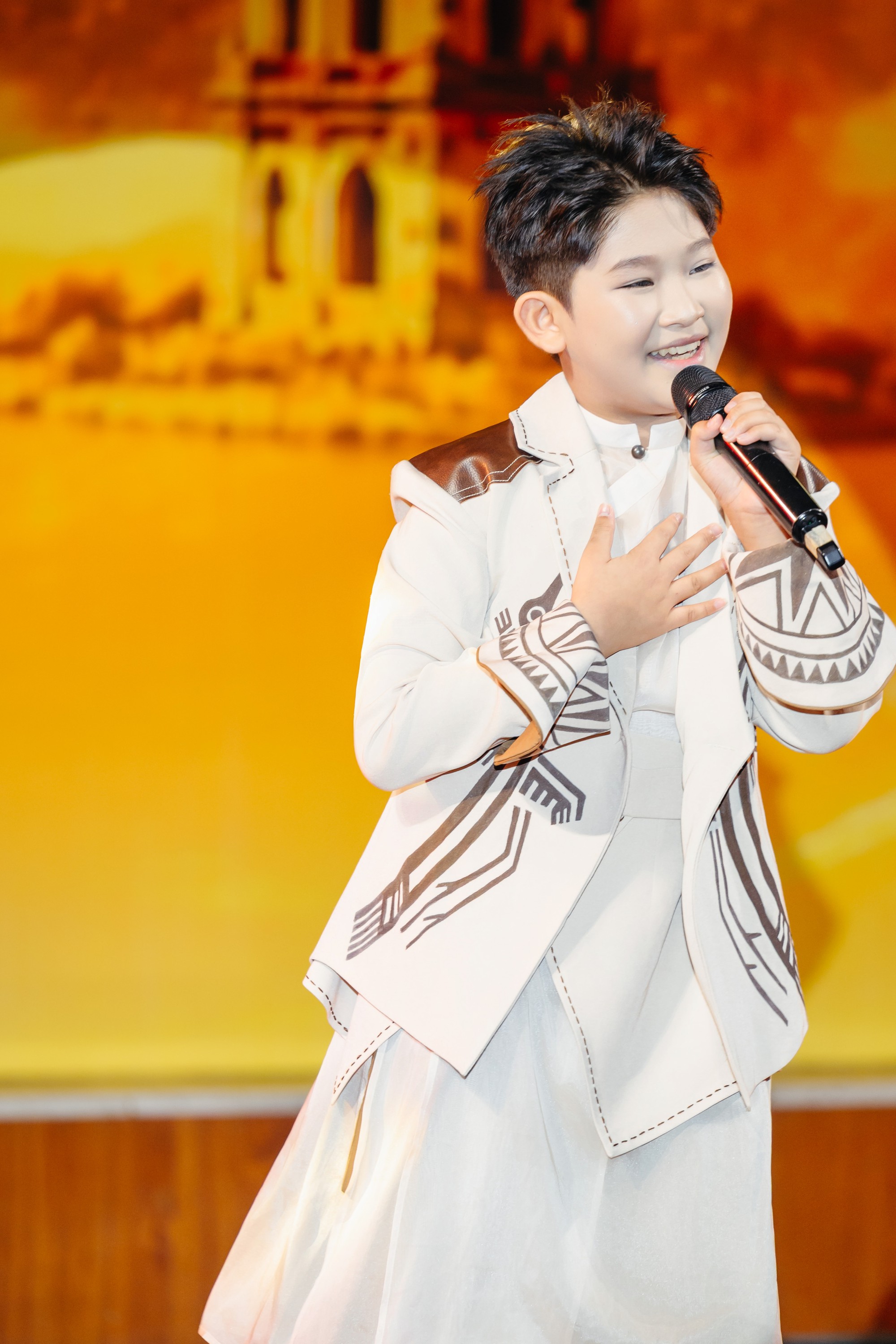 Cậu bé 13 tuổi quê Phú Thọ giành Huy chương Vàng Liên hoan âm nhạc Yoshine - Ảnh 2. Cậu bé 13 tuổi quê Phú Thọ giành Huy chương Vàng Liên hoan âm nhạc Yoshine - Ảnh 2.