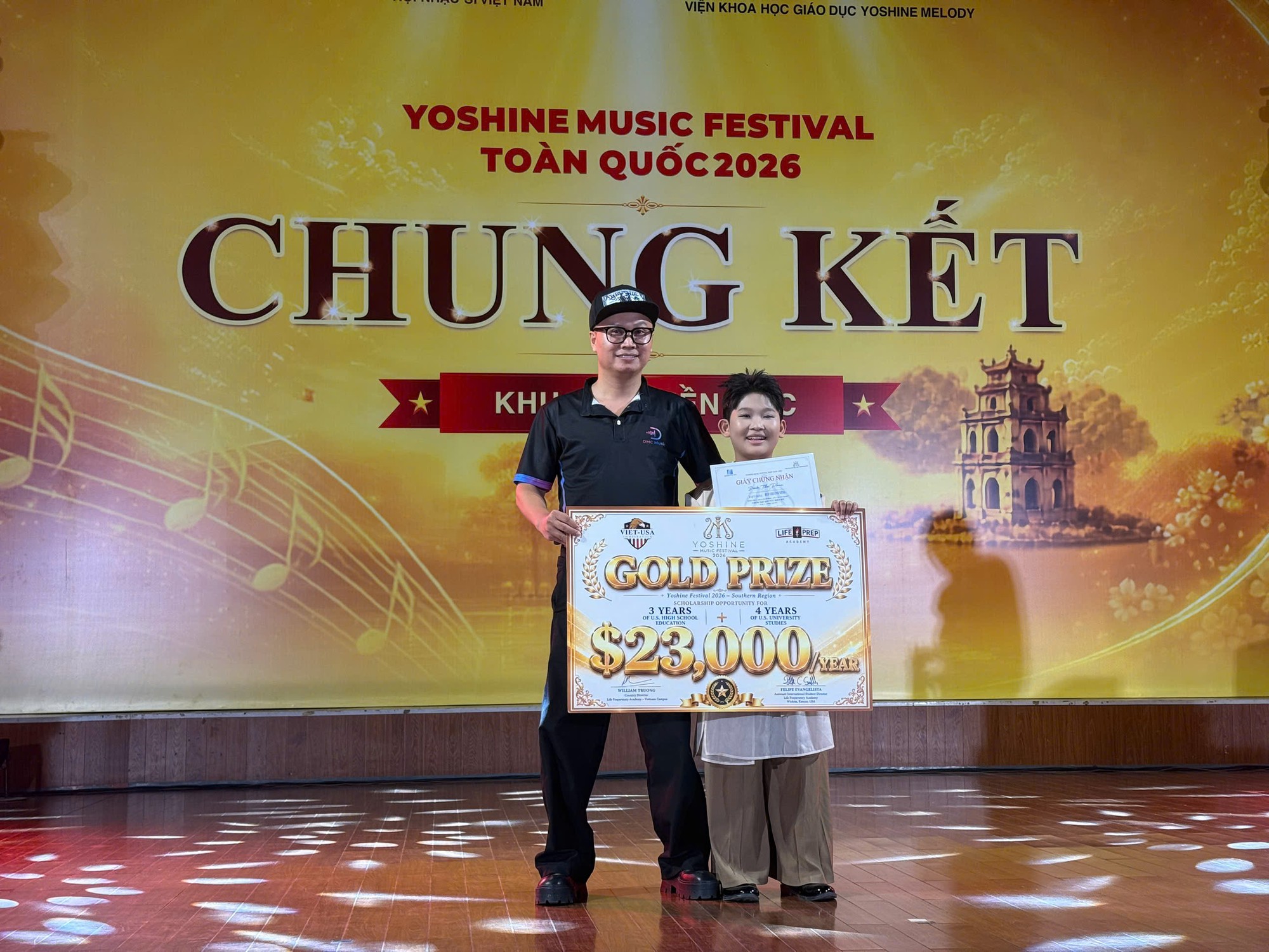 Cậu bé 13 tuổi quê Phú Thọ giành Huy chương Vàng Liên hoan âm nhạc Yoshine - Ảnh 1. Cậu bé 13 tuổi quê Phú Thọ giành Huy chương Vàng Liên hoan âm nhạc Yoshine - Ảnh 1.