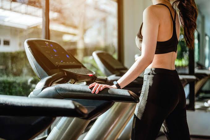 Cách đi bộ đốt mỡ hiệu quả hơn cả chạy bộ: Bí quyết nằm ở độ dốc và 3 con số - Ảnh 1. Cách đi bộ đốt mỡ hiệu quả hơn cả chạy bộ: Bí quyết nằm ở độ dốc và 3 con số - Ảnh 1.
