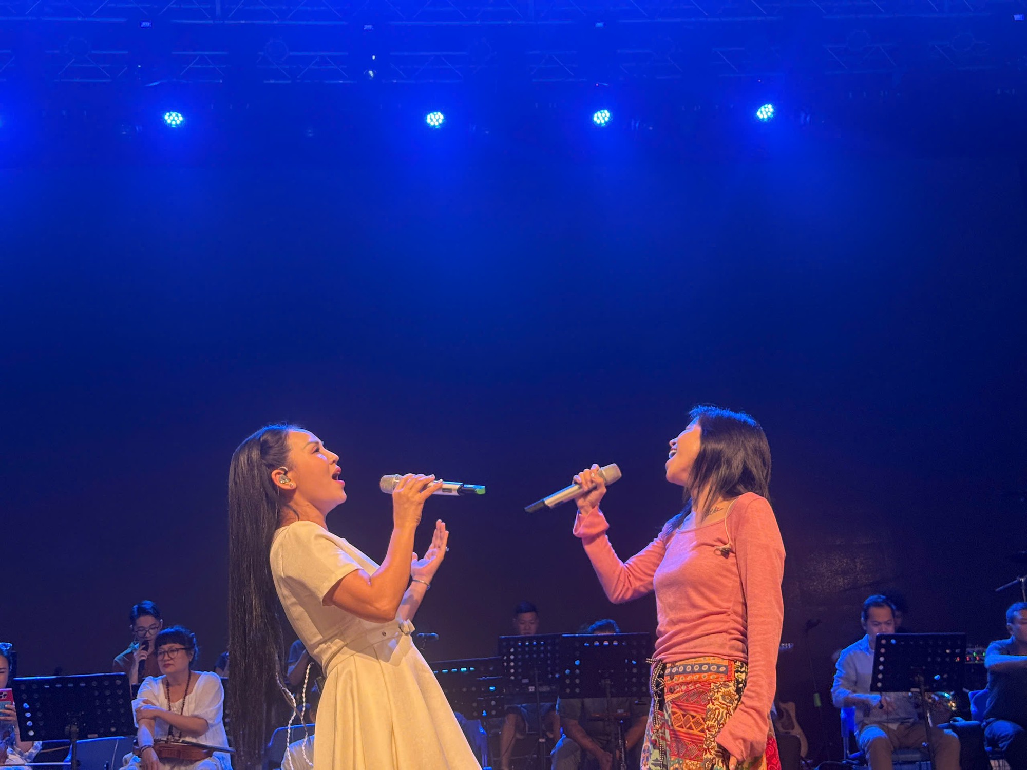 Nguyễn Khánh Ly: "Tôi sẽ kể câu chuyện tình yêu ấy trong đêm 24/7" - Ảnh 4. Nguyễn Khánh Ly: "Tôi sẽ kể câu chuyện tình yêu ấy trong đêm 24/7" - Ảnh 4.