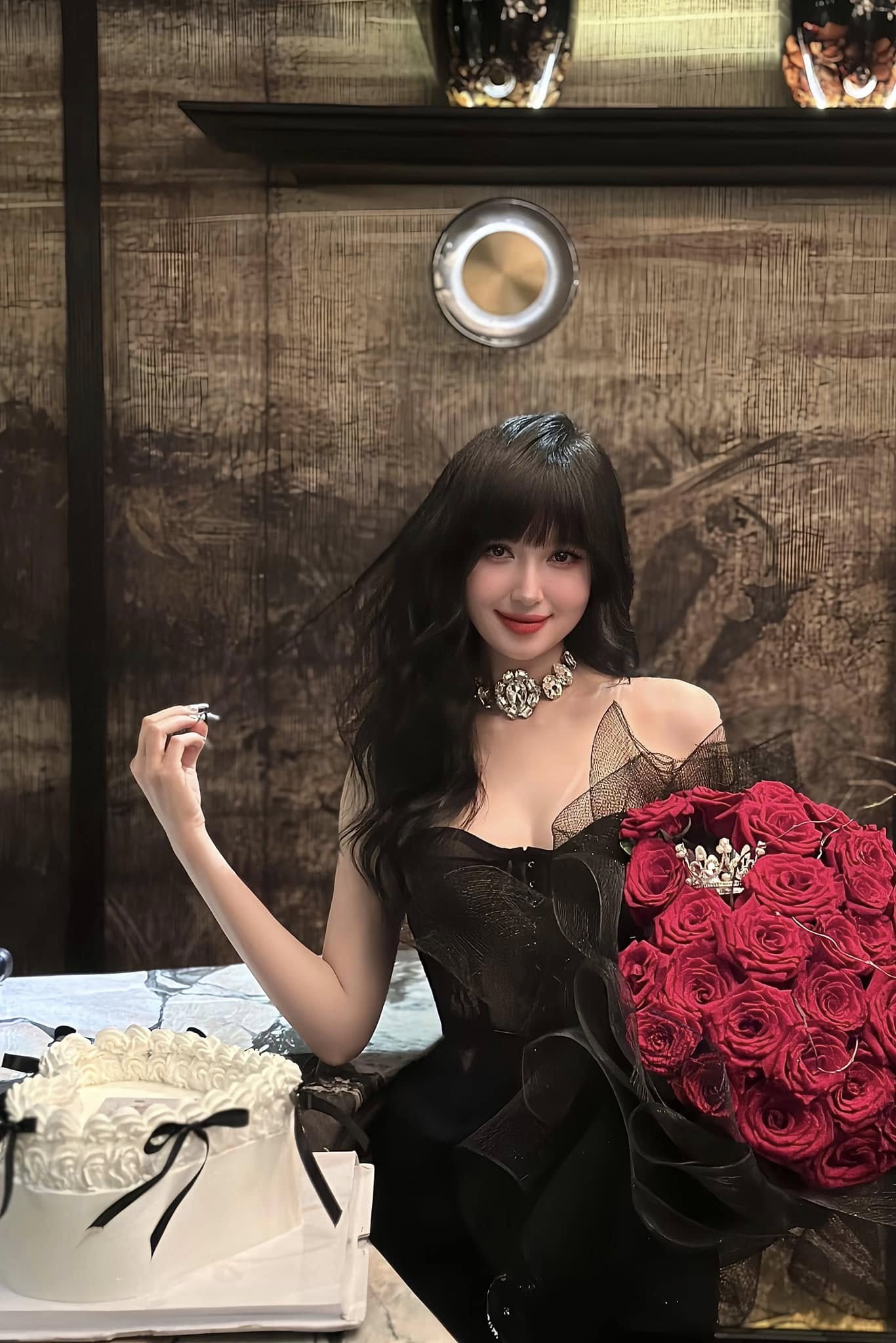 Việt Nam c&oacute; mỹ nh&acirc;n mặt đẹp như b&uacute;p b&ecirc;, body lại bốc lửa: Bỏ showbiz lấy thiếu gia, 10 năm kh&ocirc;ng trở lại - Ảnh 4.
