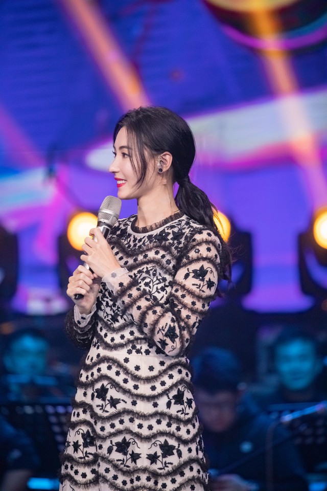 Trương B&aacute; Chi: Chẳng c&oacute; t&agrave;i năng g&igrave; cả, nhưng vẫn c&ograve;n nhan sắc- Ảnh 7.