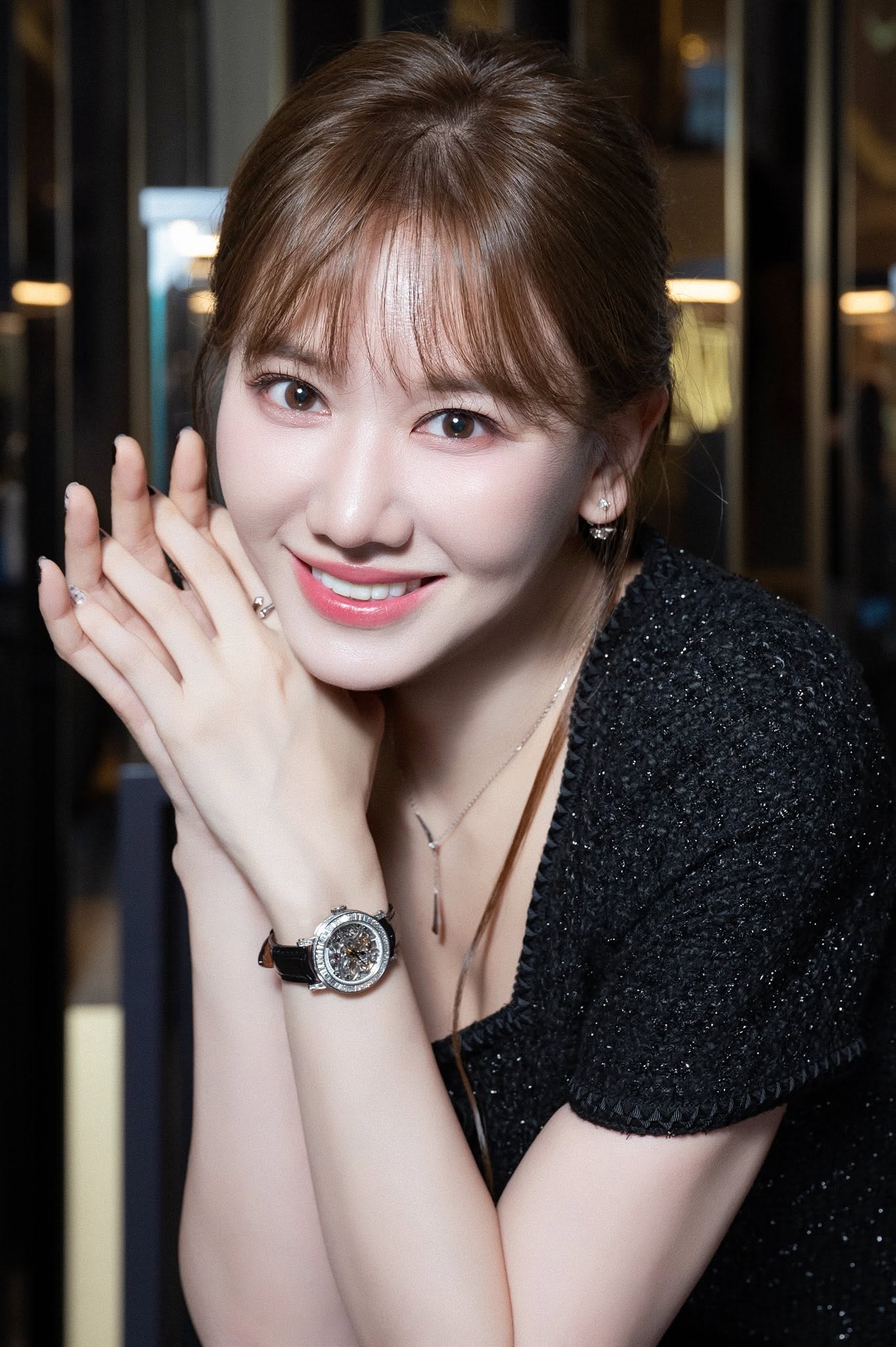 Vợ của ng&ocirc;i sao ngh&igrave;n tỷ Vbiz "n&aacute;o loạn" miền T&acirc;y, lộ nhan sắc thật qua camera thường h&uacute;t 1 triệu người xem!- Ảnh 5.