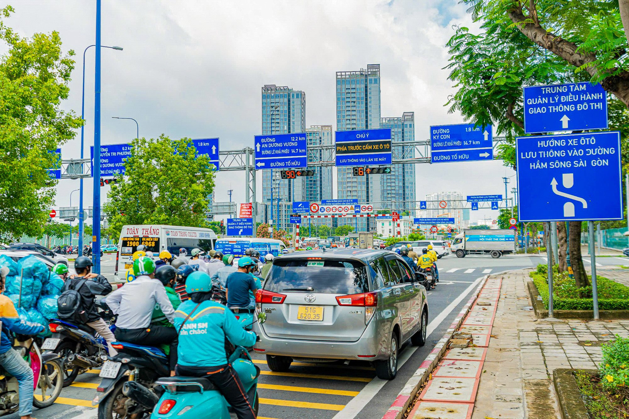 Ngắm rừng cần cẩu phủ k&iacute;n ch&acirc;n trời ở tổ hợp trung t&acirc;m h&agrave;nh ch&iacute;nh gần 30.000 tỷ của TP.HCM - Ảnh 9.