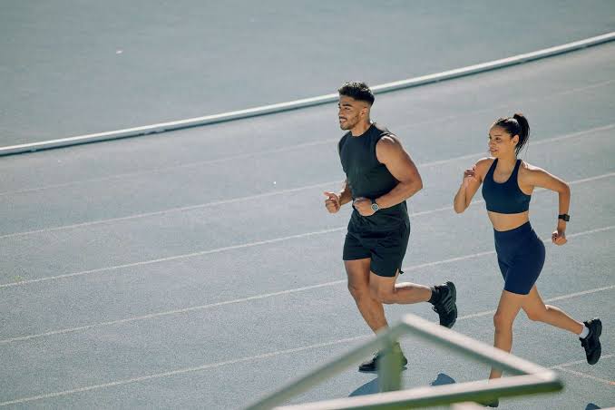 3 c&aacute;ch biến đi bộ th&agrave;nh b&agrave;i tập đốt mỡ hiệu quả hơn: Kh&ocirc;ng cần đến ph&ograve;ng gym - Ảnh 3.