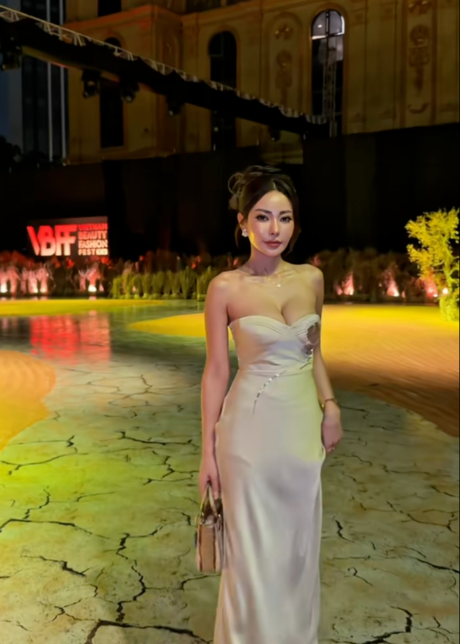 Sống c&ugrave;ng bạn trai ở Việt Nam, c&ocirc; người y&ecirc;u ngoại quốc g&acirc;y tranh c&atilde;i khi muốn bạn trai thu&ecirc; căn hộ gần 90 triệu/th&aacute;ng- Ảnh 12.