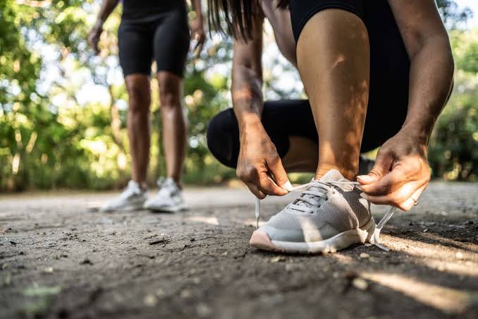 3 c&aacute;ch biến đi bộ th&agrave;nh b&agrave;i tập đốt mỡ hiệu quả hơn: Kh&ocirc;ng cần đến ph&ograve;ng gym - Ảnh 2.