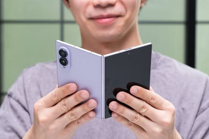 Galaxy Z Fold 8 c&oacute; thực sự đ&aacute;ng gi&aacute; gần 50 triệu đồng hay chỉ l&agrave; n&eacute;m tiền qua cửa sổ? - Ảnh 1.